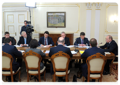 Председатель Правительства Российской Федерации В.В.Путин провёл совещание по реализации задач, поставленных в его предвыборной статье «Демократия и качество государства»|18 апреля, 2012|17:52