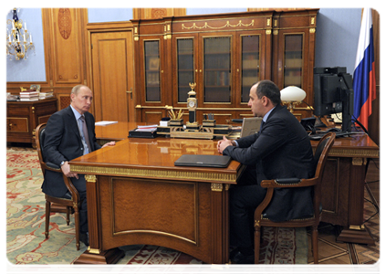 Prime Minister Vladimir Putin meets with head of the Republic of Karachai-Circassia Rashid Temrezov|23 april, 2012|12:59