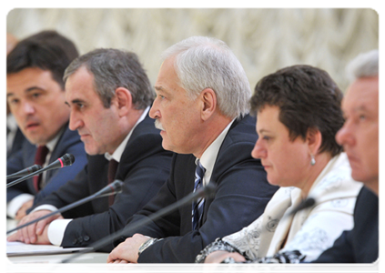 Члены партии «Единая Россия» на встрече с Председателем Правительства Российской Федерации В.В.Путиным|24 апреля, 2012|16:40