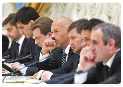 Члены партии «Единая Россия» на встрече с Председателем Правительства Российской Федерации В.В.Путиным|24 апреля, 2012|16:40
