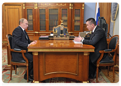 Prime Minister Vladimir Putin meeting with Primorye Territory Governor Vladimir Miklushevsky|25 april, 2012|11:40