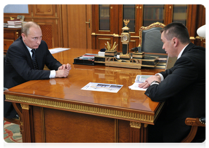 Prime Minister Vladimir Putin meeting with Primorye Territory Governor Vladimir Miklushevsky|25 april, 2012|11:41