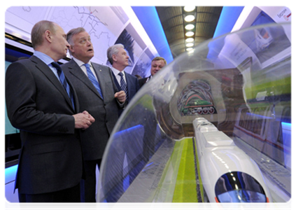 Prime Minister Vladimir Putin visiting the Russian Railways Scientific and Technical Development Center at the Rizhsky Railway Station|26 april, 2012|16:49