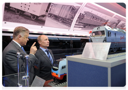 Prime Minister Vladimir Putin visiting the Russian Railways Scientific and Technical Development Center at the Rizhsky Railway Station|26 april, 2012|16:49