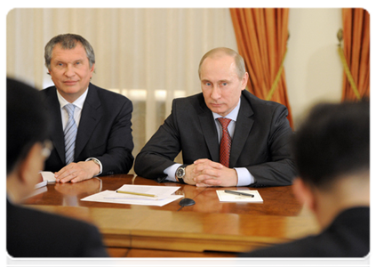 Prime Minister Vladimir Putin and Deputy Prime Minister Igor Sechin|27 april, 2012|17:29