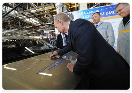 Prime Minister Vladimir Putin at a launching ceremony for serial production of AvtoVAZ’s Lada Largus in the Samara Region|4 april, 2012|18:44