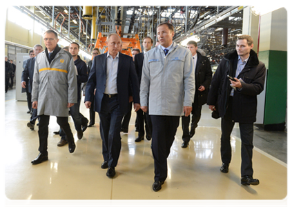 Prime Minister Vladimir Putin examines the production of the new Lada Largus model at AvtoVAZ|4 april, 2012|18:45