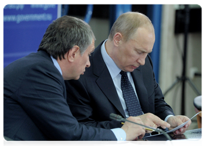 Prime Minister Vladimir Putin and Deputy Prime Minister Igor Sechin at a meeting on the development of the automotive industry in the context of Russia’s accession to the WTO|4 april, 2012|19:16