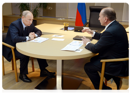 Prime Minister Vladimir Putin holds working meeting with Samara Region Governor Vladimir Artyakov|4 april, 2012|20:08