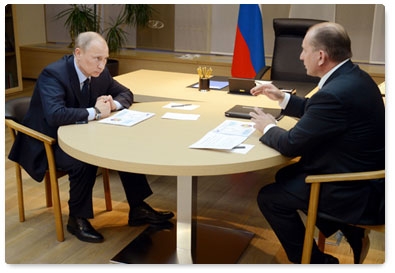 Prime Minister Vladimir Putin holds working meeting with Samara Region Governor Vladimir Artyakov