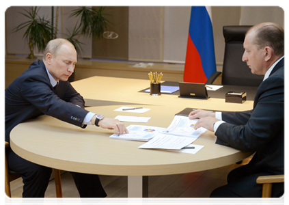 Prime Minister Vladimir Putin holds working meeting with Samara Region Governor Vladimir Artyakov|4 april, 2012|20:09