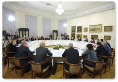 Председатель Правительства Российской Федерации В.В.Путин, прибывший с рабочей поездкой в Саратов, встретился с представителями музейного сообщества