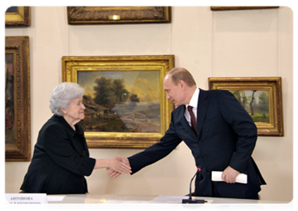 Prime Minister Vladimir Putin and Director of the Pushkin State Museum of Fine Arts Irina Antonova|5 april, 2012|21:18
