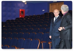 Председатель Правительства Российской Федерации В.В.Путин, находящийся с рабочей поездкой в Саратовской области, посетил Саратовский театр юного зрителя имени Юрия Киселёва