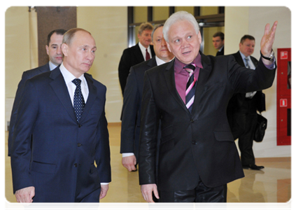 Prime Minister Vladimir Putin visiting the Kiselyov Saratov Youth Theatre|6 april, 2012|14:10