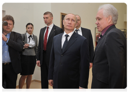 Prime Minister Vladimir Putin visiting the Kiselyov Saratov Youth Theatre|6 april, 2012|14:11