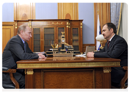 Prime Minister Vladimir Putin conducts a working meeting with Pension Fund Chairman Anton Drozdov|9 april, 2012|12:39