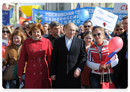 Президент Российской Федерации Д.А.Медведев и Председатель Правительства Российской Федерации В.В.Путин приняли участие в праздничном первомайском шествии|1 мая, 2012|12:18