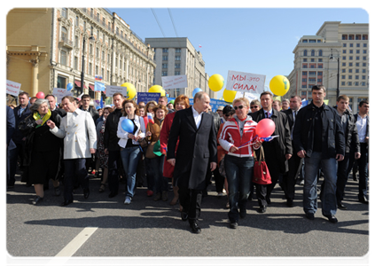 President Dmitry Medvedev and Prime Minister Vladimir Putin participate in a May Day parade|1 may, 2012|12:18