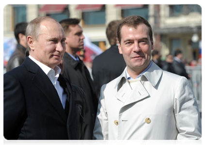 President Dmitry Medvedev and Prime Minister Vladimir Putin participate in a May Day parade|1 may, 2012|13:51
