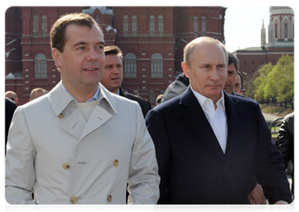 President Dmitry Medvedev and Prime Minister Vladimir Putin participate in a May Day parade|1 may, 2012|13:52