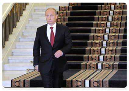 Prime Minister Vladimir Putin leaves the Government House for the presidential inauguration ceremony at the Kremlin|7 may, 2012|12:03