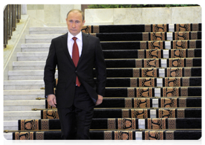 Prime Minister Vladimir Putin leaves the Government House for the presidential inauguration ceremony at the Kremlin|7 may, 2012|12:03
